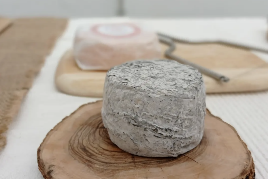Quesería artesana Jarropa y Sita. Queso artesano de leche fresca de cabra. Queso artesano leche de cabra en provincia de Badajoz.